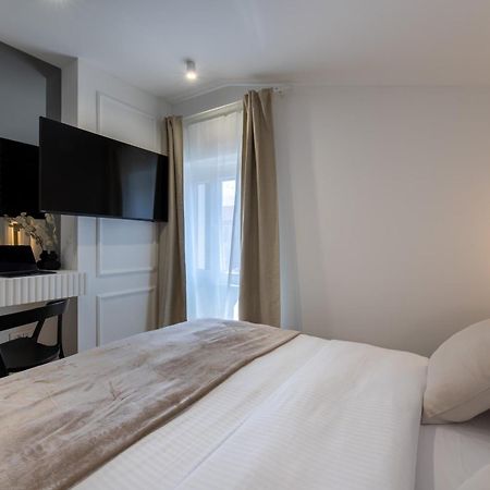 Palace Luxury Suites Split Bagian luar foto