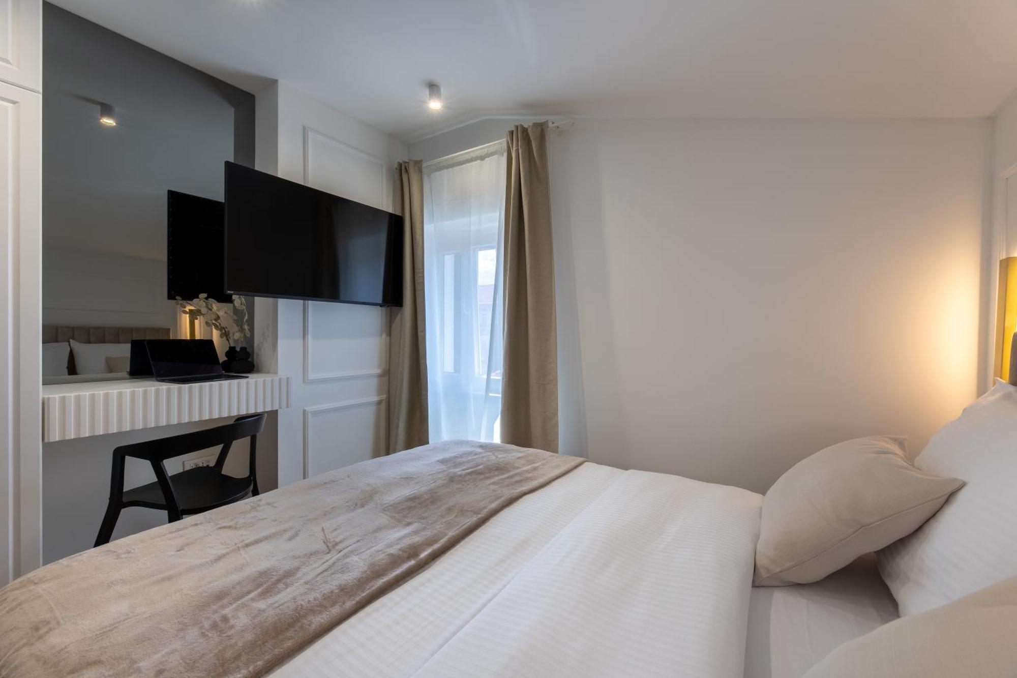 Palace Luxury Suites Split Bagian luar foto